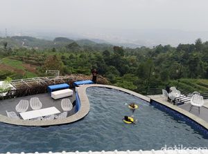Wisata Sarae Land, Serunya Berenang di Atas Ketinggian