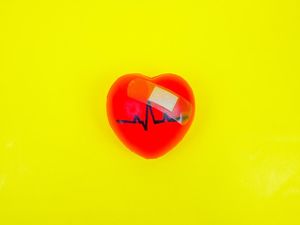 Katanya GERD Nggak Bikin Sakit Jantung, Percaya Dokter atau Netizen?