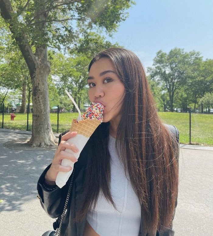 Aaliyah Massaid Aaliyah Massaid Tampil Elegan Saat Kulineran di Luar Negeri