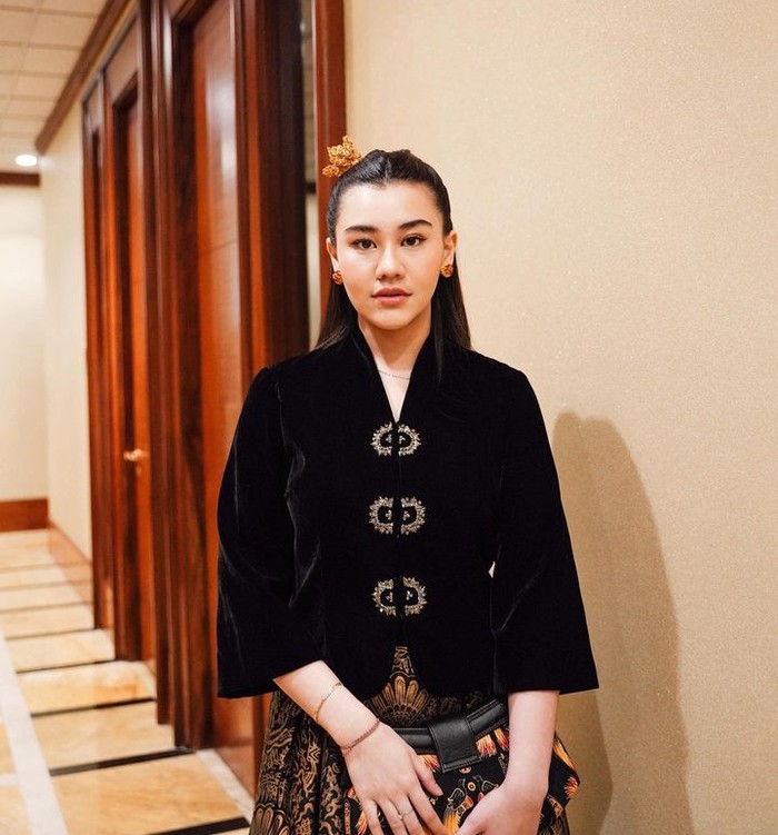 Aaliyah Massaid Aaliyah Massaid Tampil Elegan Saat Kulineran di Luar Negeri