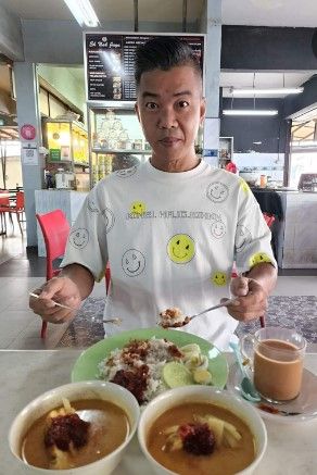 Agar warung Nasi Lemak favoritnya tak tutup, pria ini membantunya membayar sewa rumah