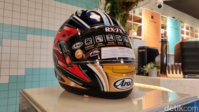 Arai RX7X Nakano Shuriken Gold Arai RX7X Nakano Shuriken Gold