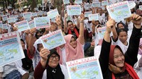 Arsjad Rasjid juga mensosialisasikan tentang keunggulan KTP Sakti yang semua pelayanan dapat terimplifikasi hanya dengan Nomor Induk Kependudukan. 