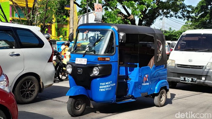 Bajaj di Makassar, Sulawesi Selatan (Sulsel).