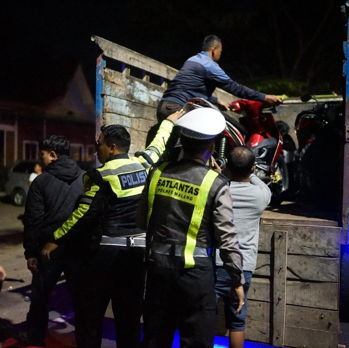 Belasan motor dan pemuda diamankan setelah terjaring operasi balap liar di Jalibar Kepanjen
