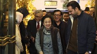 Masih di hari yang sama, Ketum PDIP Megawati Soekarnoputri melakukan lawatan ke Italia.Ia diminta menjadi anggota komite hakim Zayed Award untuk persaudaraan kemanusiaan. Diketahui, Megawati adalah perempuan dari asia tenggara pertama yang dipercaya organisasi internasional dan independen ini. Penunjukan ini merupakan apresiasi atas kinerja individu maupun organisasi di seluruh dunia yang mendorong persaudaraan antar umat manusia. ANTARA FOTO/MONANG SINAGA