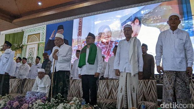 Cak Imin usai bertemu dengan para kiai di Demak, Sabtu (23/12/2023).