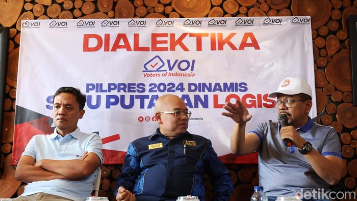 Voters of Indonesia mengadakan diskusi dengan tema Pilpres 2024 Dinamis, Satu Putaran Logis? yang berlangsung di Jakarta, Sabtu (23/12/2023). Diskusi yang di hadiri Politisi Gerindra Habiburokhman, Jubir Timnas Amin Mustofa Nahra, Ketua Umum Gerakan Sekali Putaran (GSP) M Qodari dan Politikus PDI P Yohanis Fransiskus Lema ini membahas secara detail dan mendalam membahas kemungkinan Pemilu 2024 ini akan berlangsung satu putaran.