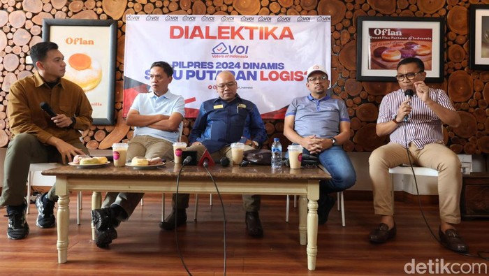 Voters of Indonesia mengadakan diskusi dengan tema Pilpres 2024 Dinamis, Satu Putaran Logis? yang berlangsung di Jakarta, Sabtu (23/12/2023). Diskusi yang di hadiri Politisi Gerindra Habiburokhman, Jubir Timnas Amin Mustofa Nahra, Ketua Umum Gerakan Sekali Putaran (GSP) M Qodari dan Politikus PDI P Yohanis Fransiskus Lema ini membahas secara detail dan mendalam membahas kemungkinan Pemilu 2024 ini akan berlangsung satu putaran.
