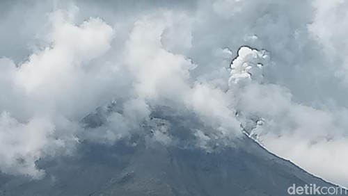 Erupsi Gunung Lewotobi Laki-laki di Flores Timur, NTT.