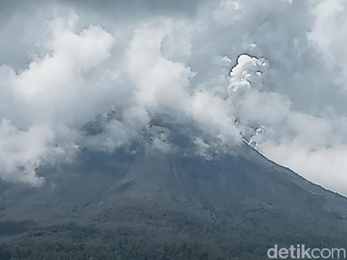 Erupsi Gunung Lewotobi Laki-laki di Flores Timur, NTT.