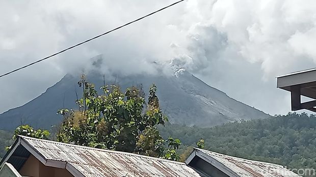 Erupsi Gunung Lewotobi Laki-laki di Flores Timur, NTT.