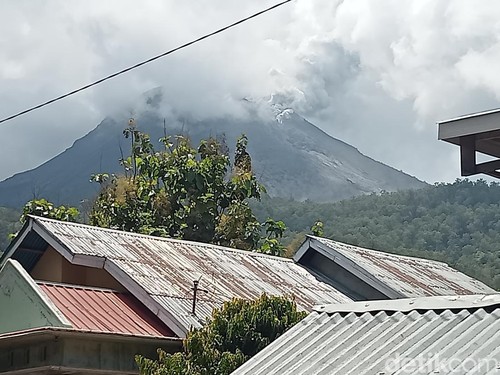 Erupsi Gunung Lewotobi Laki-laki di Flores Timur, NTT.