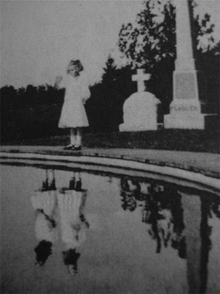 Foto penampakan hantu