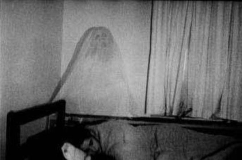 Foto penampakan hantu