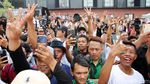 Ganjar dan Warga Main Kesenian Rampak Genteng Bareng di Majalengka