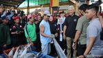 Ganjar Sapa Nelayan di TPI Karangsong Indramayu