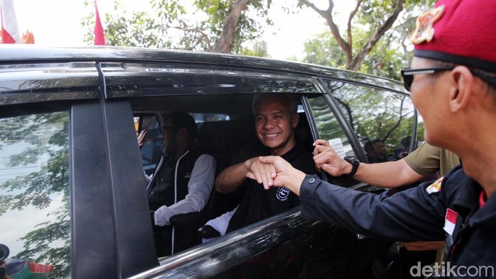 Selain menyapa nelayan, capres nomor urut 3 Ganjar Pranowo juga bertemu petani di Indramayu, Jawa Barat, Sabtu (23/12/2023). Pertemuan itu untuk menyerap aspirasi petani Indramayu.
