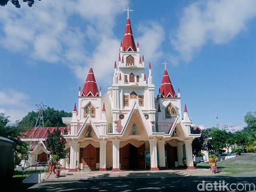 Gereja Katedral Larantuka.