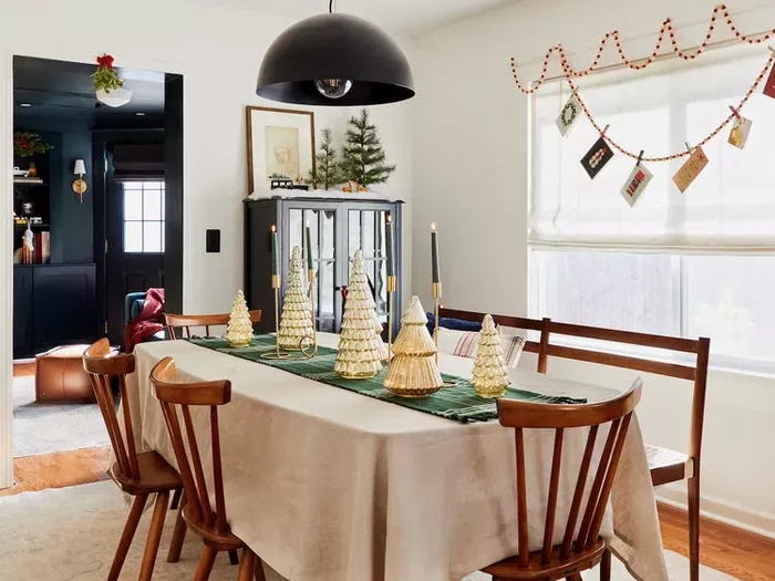 Inspirasi ruang makan jelang natal/Sarra Ligorria-Tramp via The Spruce Inspirasi ruang makan jelang natal/Sarra Ligorria-Tramp via The Spruce