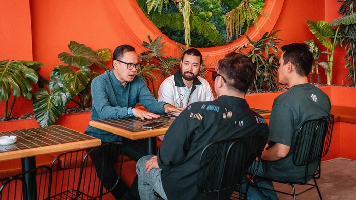 Wali Kota Bogor Bima Arya meresmikan Cafe dan Resto Samsara. Bima Arya juga sempat menyambangi listening space dan kulineran di cafe dan resto tersebut.