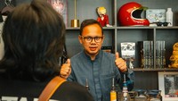 Bima Arya juga kulineran di resto dan cafe tersebut.