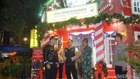 Wali Kota Surabaya Eri Cahyadi bersama Kapolrestabes Surabaya Kombes Pasma Royce dan TNI melakukan pengecakan di Pos Pengamanan Nataru Polsek Tegalsari di Jalan Polisi Istimewa.