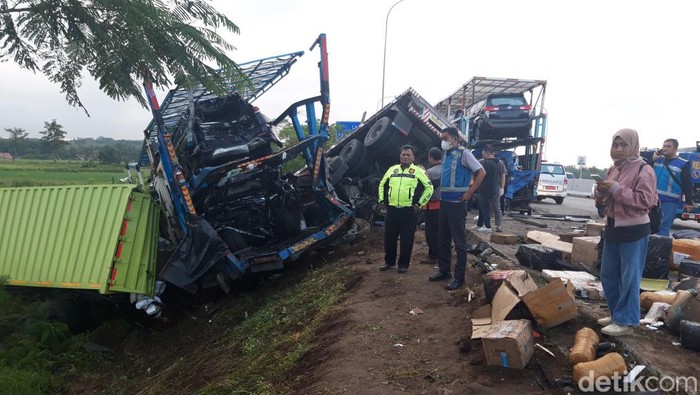 Kecelakaan maut di jalan tol Semarang–Solo dekat rest area 487 Boyolali, pada 14 April 2023.