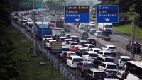 Satlantas Polres Bogor menerapkan rekayasa lalu lintas berupa sistem ganjil genap, contraflow, one way di kawasan Puncak dalam rangka libur Natal 2023.