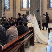 Untuk diketahui, istri Kim Dong Wook, Stella Kim telah meninggalkan dunia entertainment. Dia kini bolak-balik New York dan Seoul sebagai marketer writer. Foto: Instagram