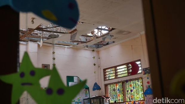 Kondisi SDN Ngingasrembyong, Kecamatan Sooko, Mojokerto usai dilanda hujan deras.