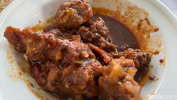 Kuliner esktrem krengsengan tokek hingga biawak di Mojokerto.