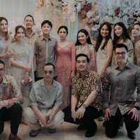 Sebelum resmi bertunangan, keduanya sering membagikan potret mesra di Instagram.  Foto: Instagram @dewiandarini