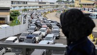 PT ASDP Ferry Cabang Merak memprediksi kenaikan jumlah kendaraan pada puncak mudik Natal dan Tahun Baru 2024 mencapai 15 persen atau sebanyak 13.447 kendaraan dibandingkan dengan tahun sebelumnya.  