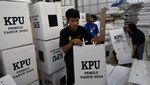 Melihat Perakitan Kotak Suara di KPU Bandar Lampung