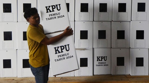 Melihat Perakitan Kotak Suara di KPU Bandar Lampung