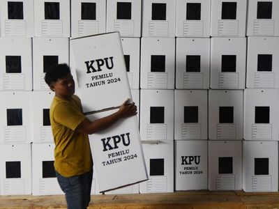 Melihat Perakitan Kotak Suara di KPU Bandar Lampung