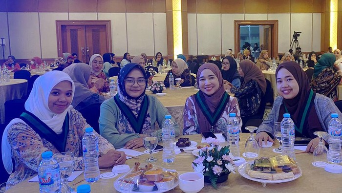 Forhati merayakan 25 tahun mengusung bertema meneguhkan nilai insan cita, menuju indonesia emas dan memperingati hari ibu perempuan berdaya, indonesia maju.