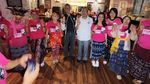 Momen Relawan Pink Nobar Debat Cawapres 2024