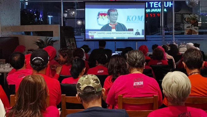 KPU telah menggelar debat Cawapres 2024 di JCC, Jakarta, tadi malam. Relawan PINK pun nobar debat tersebut.