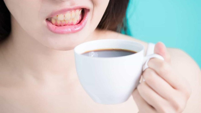 5 Makanan dan Minuman Penyebab Gigi Kuning, Kerap Bikin Nggak PD
