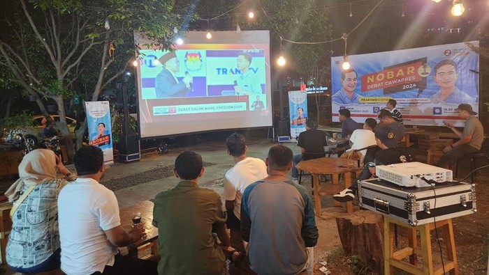 Nonton bareng debat cawapres bersama Relawan Barisan RFG di Jakarta.