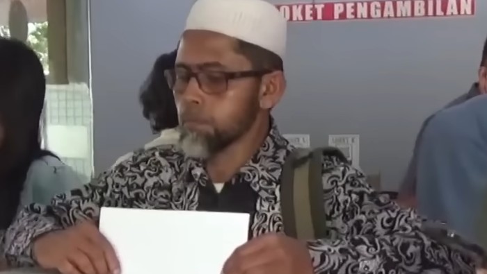 Nur Islam, pengungsi Rohingya saat datang ke Kantor Disdukcapil Makassar.