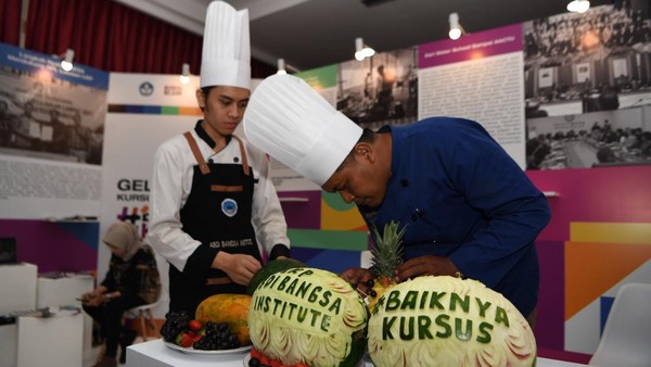 Potret Keseruan Pameran Gelar Karya Anak Kursus 2023, Sandiaga Ikut Tengok