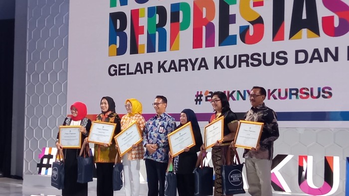 Pameran Gelar Karya Anak Kursus 2023 Pameran Gelar Karya Anak Kursus 2023