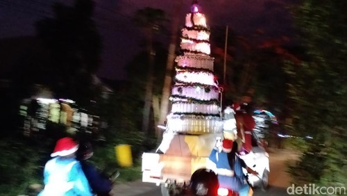 Pawai pohon Natal di Labuan Bajo, NTT.