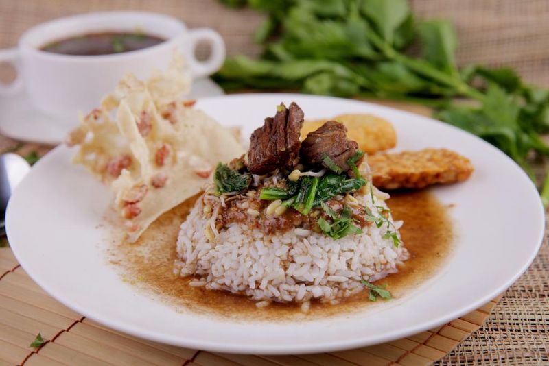 Pecel rawon khas Banyuwangi.
