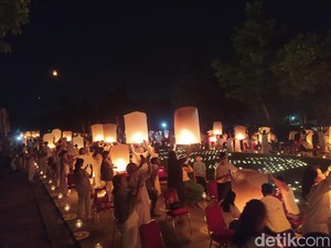 Cantik Banget! Langit Borobudur Dihiasi Lampion Malam Ini
