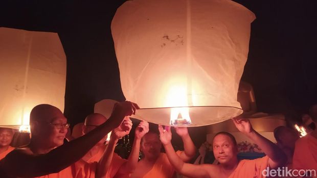 Pelepasan lampion di Candi Borobudur, Sabtu (23/12/2023)
