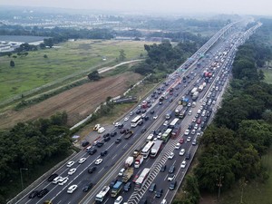 Macet-macet Menghadang di Hari Libur Pertama Jelang Natal 2023